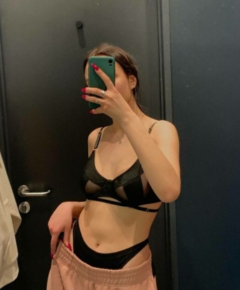 У меня есть все, чтобы удовлетворить твои самые сокровенные фантазии. Встречи со мной – это настоящее наслаждение. У меня широкий выбор услуг и возможностей, чтобы сделать наше свидание особенным. Заходи на мою страничку и посмотри мои фото – они говорят сами за себя. Я живу в Москве и готова встретиться с тобой прямо сейчас. Не упусти возможность провести время с настоящей профессионалкой. Жду тебя, чтобы сделать нашу встречу незабываемой 🔥💋💫. 9251, 23 года